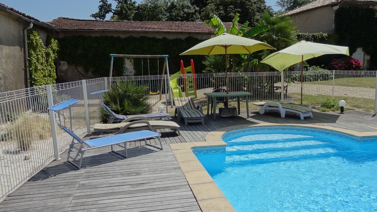 Mirambeau House | Country house with private heated pool for large families