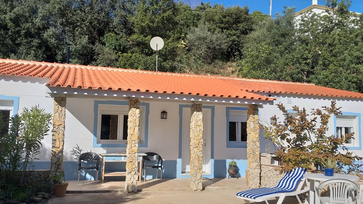 Santa Catarina da Fonte do Bispo House | COUNTRY HOUSE WITH SWIMMING POOL, IN A QUIET LOCATION 15 MINUTES FROM THE BEACH