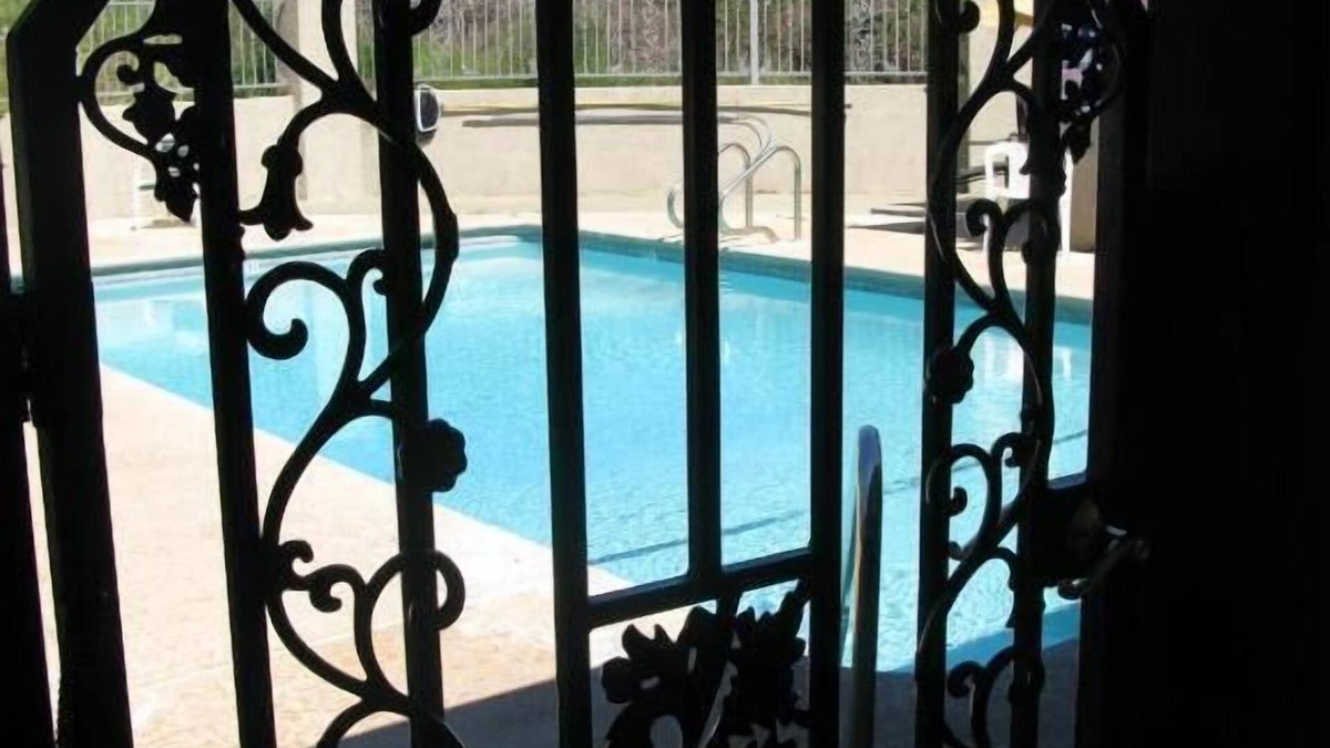 Jamestown Hotel | Country Inn Sonora