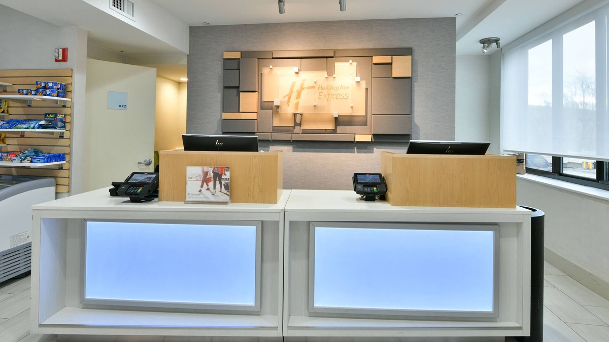 Travis - Chelsea Hotel | Country Inn & Suites by Radisson, Staten Island