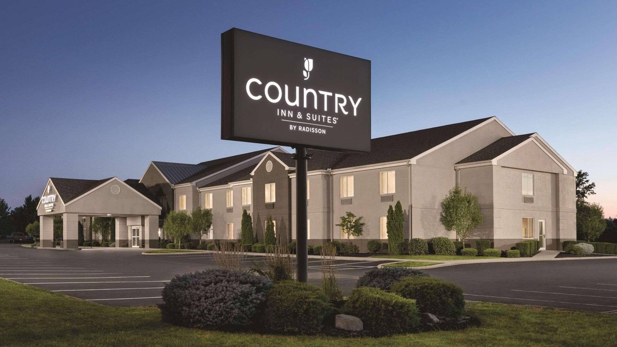 Gypsum Hotel | Country Inn & Suites by Radisson, Port Clinton, OH