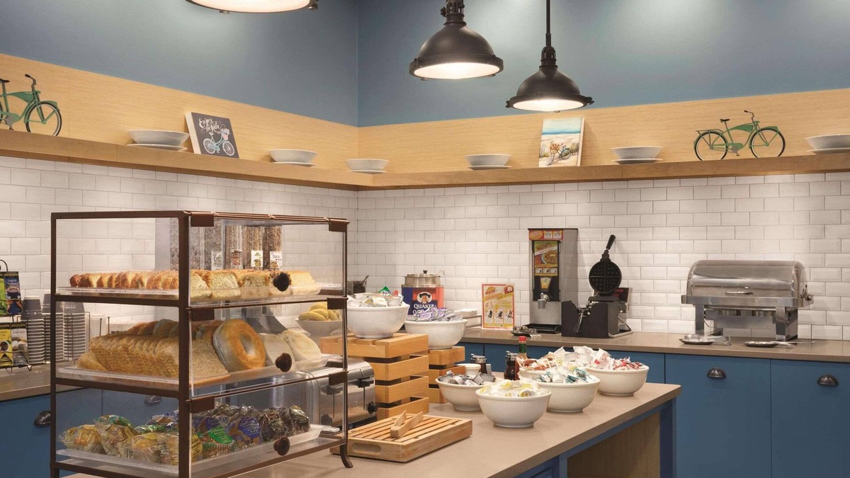 St. Charles Hotel | Country Inn & Suites by Radisson, St. Charles Historic District