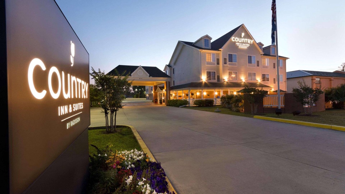 Covington Hotel | Country Inn & Suites by Radisson, Covington, LA
