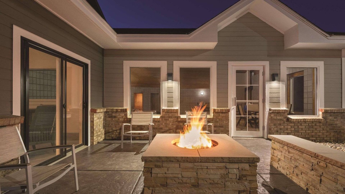 Northfield Hotel | Country Inn & Suites by Radisson, Northfield, MN