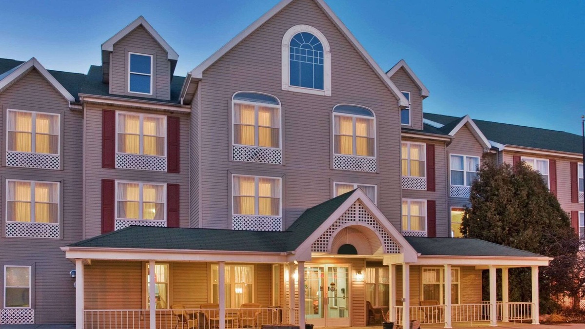 Birch Run Hotel | Country Inn & Suites by Radisson, Birch Run-Frankenmuth, MI