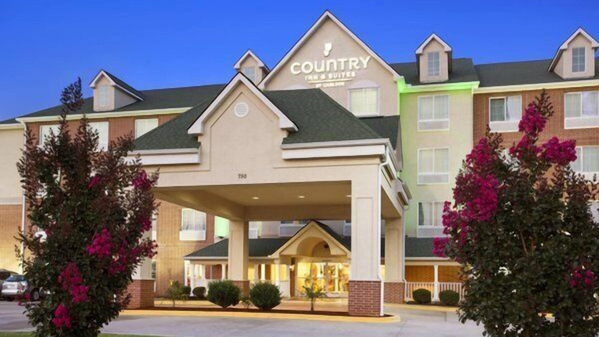 Conway Hotel | Country Inn & Suites by Radisson, Conway, AR