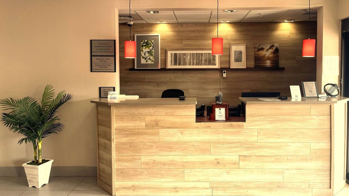 Midway Hotel | Country Inn & Suites by Radisson, Midway - Tallahassee West
