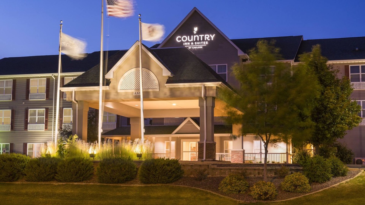 Orange Prairie Hotel | Country Inn & Suites by Radisson, Peoria North, IL