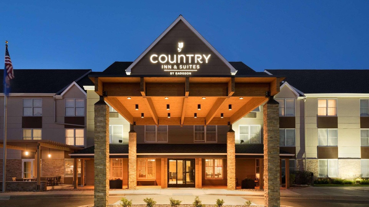 Plymouth Hotel | Country Inn & Suites by Radisson, Minneapolis West, MN