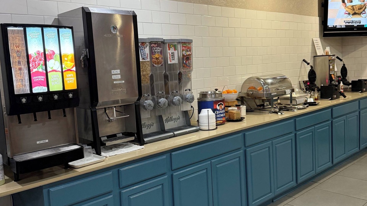 Elgin Hotel | Country Inn & Suites by Radisson, Elgin, IL