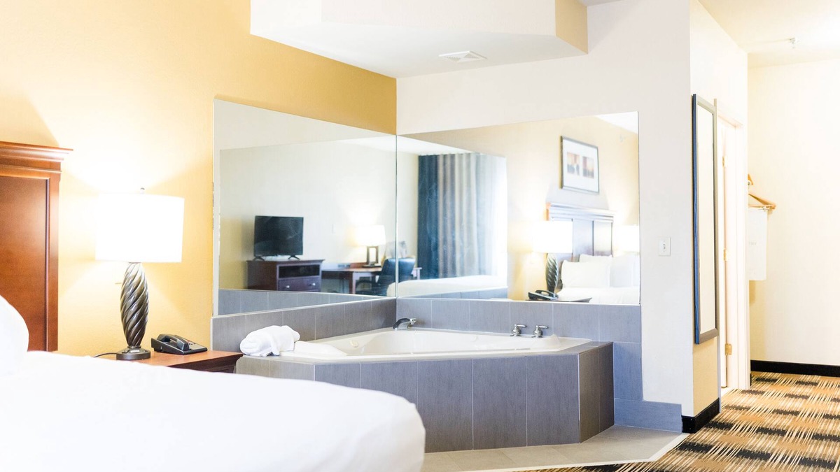 Helen Hotel | Country Inn & Suites by Radisson, Helen, GA
