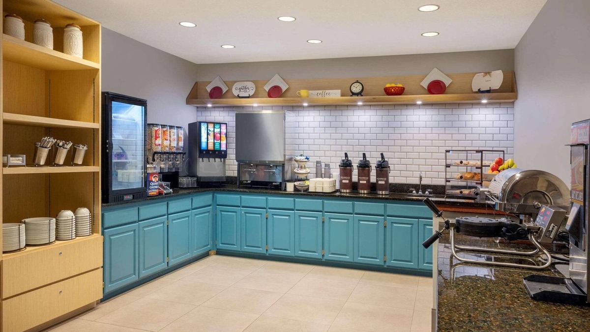 Albertville Hotel | Country Inn & Suites by Radisson Albertville near Outlet Mall