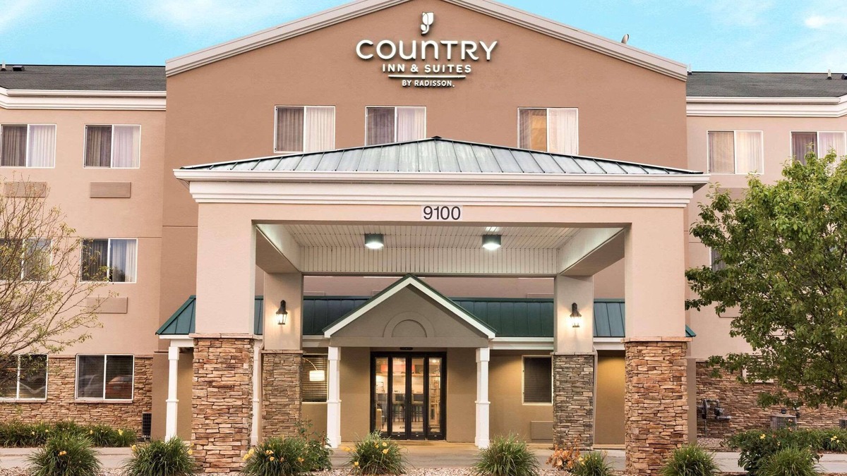 Cedar Rapids - Iowa City Hotel | Country Inn & Suites by Radisson, Cedar Rapids Airport, IA
