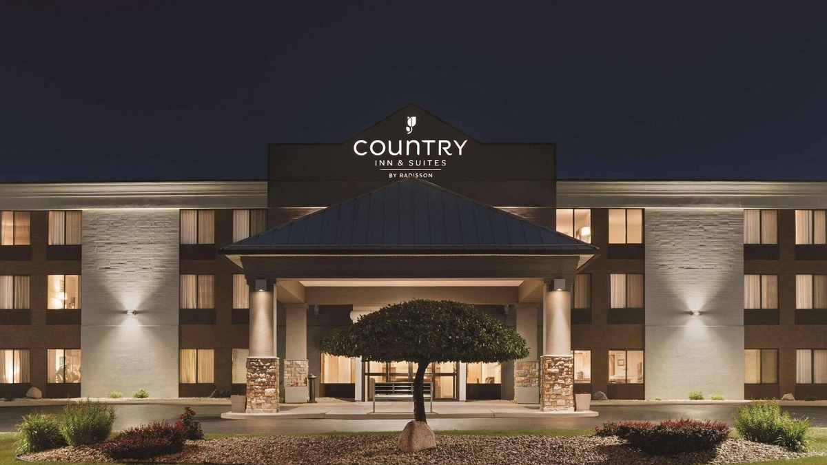 Sturtevant Hotel | Country Inn & Suites by Radisson, Mt. Pleasant-Racine West, WI
