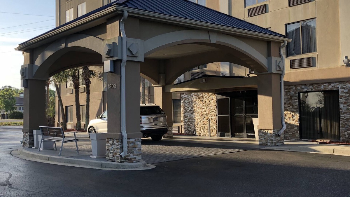 Garden City Hotel | Country Inn & Suites by Radisson, Murrells Inlet, SC