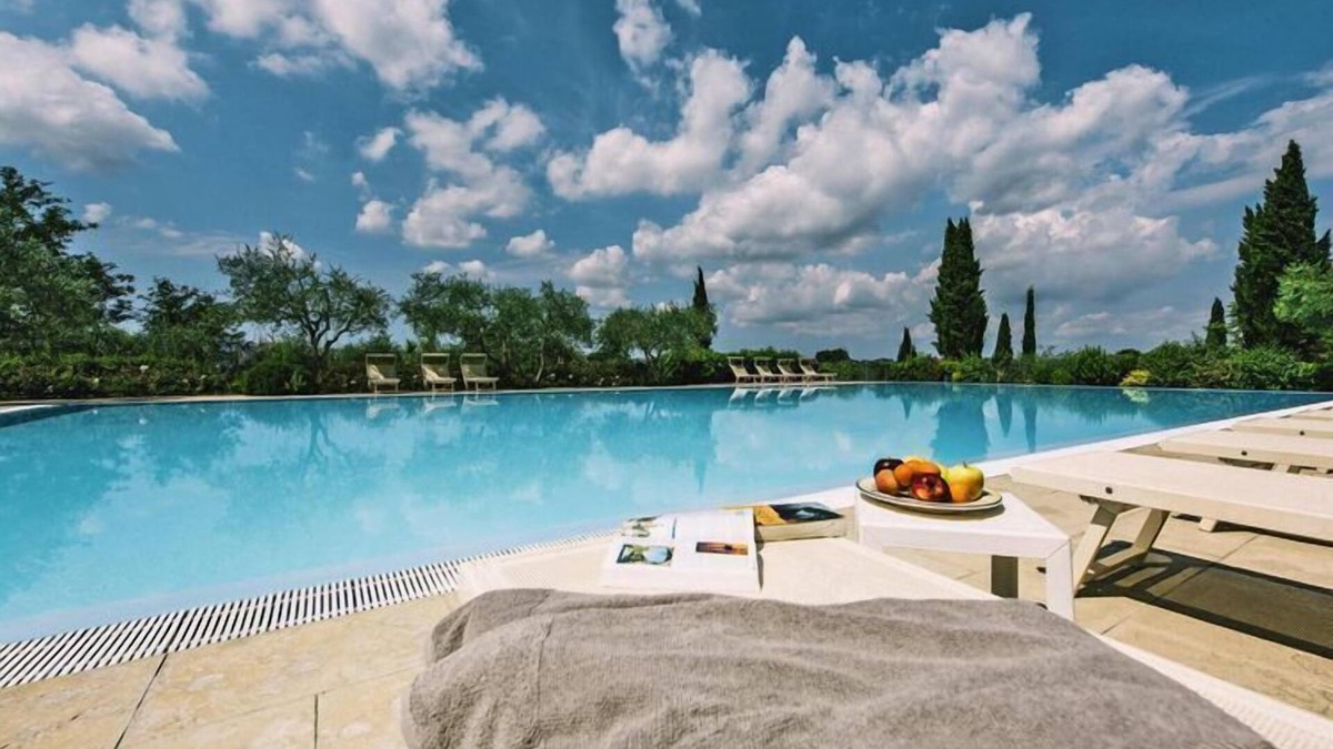 Capannoli Apartment | Country House in Tuscany with Pool