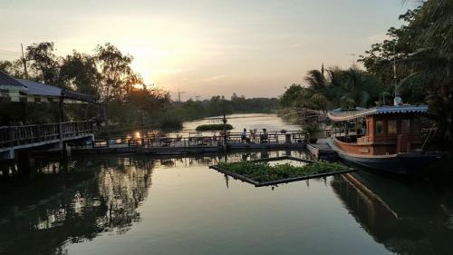 Suphan Buri Hotel | Country Lake View Hotel