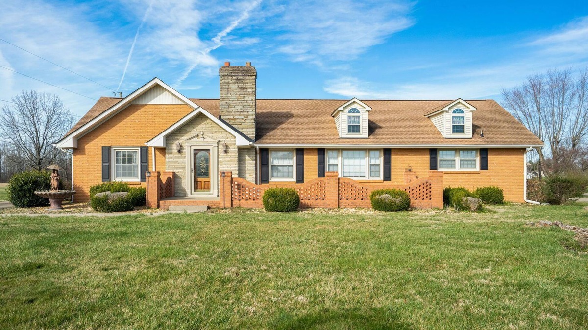 Springfield House | Country living at its best, chickens and a beautiful stocked pond to fish in
