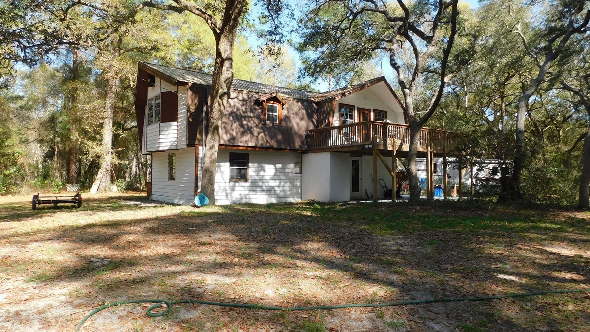 Manattee Road House | Country living at it's best! Rustic 1908 Barn nestled on 2.5 acres of old oaks