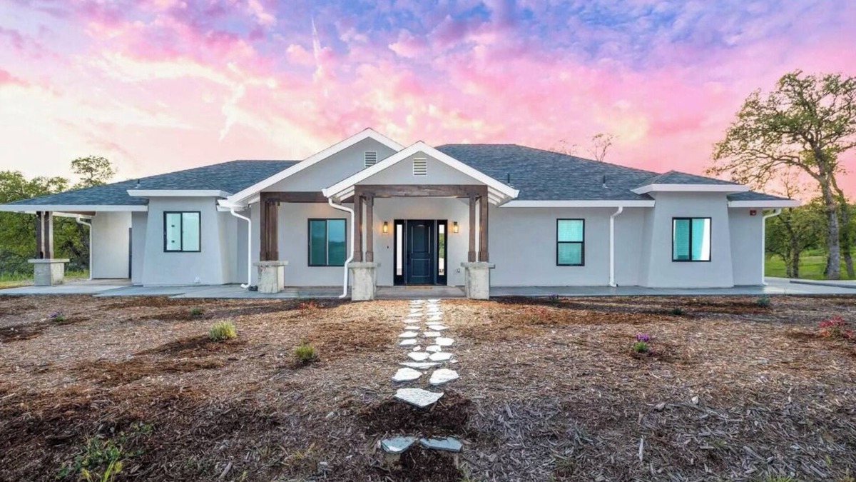 Red Bluff Other | Country Living at it's Best.