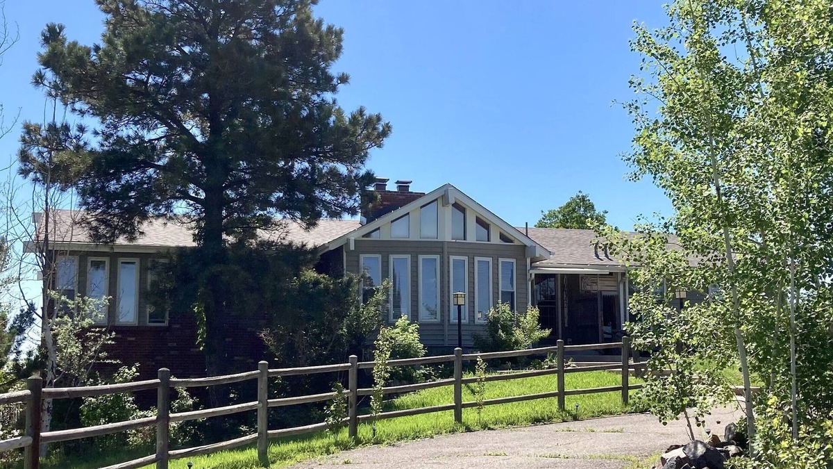 Centennial Apartment | Country Living for Grandparents, Travel Nurses and Execs!