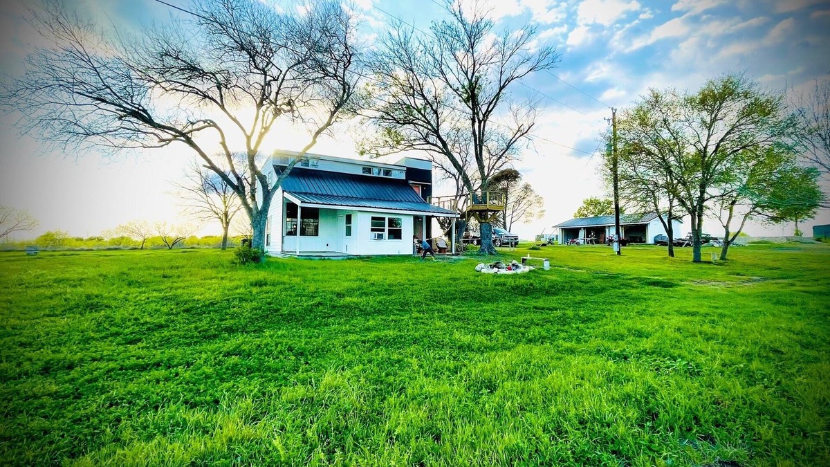 Lockhart House | Country Living with all the Amenities