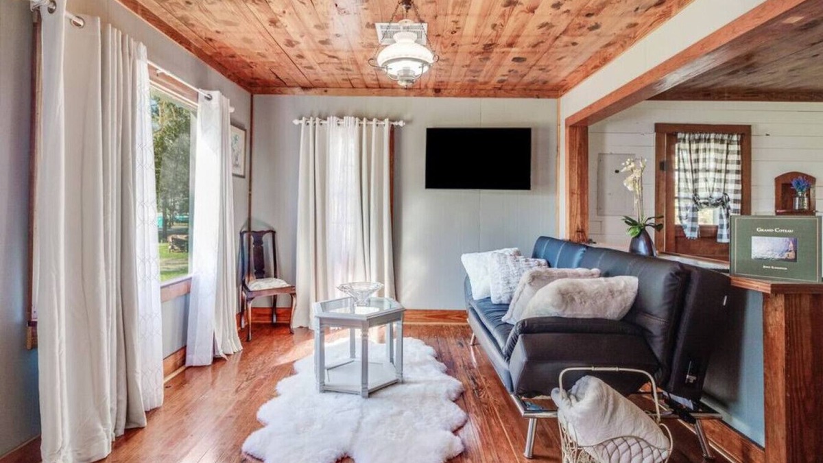 Sunset House | Country Retreat · Charming country retreat at Grand Coteau