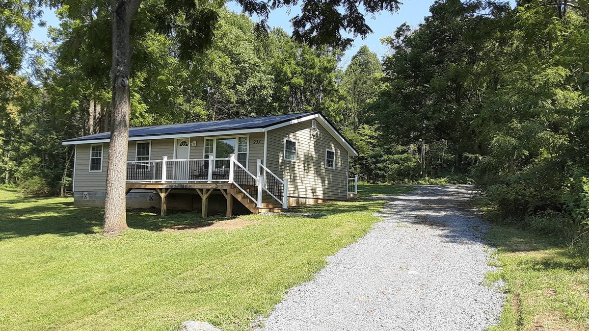 Natural Bridge House | Country Retreat by Caverns, Natural Bridge, Zoo Safari, VMI, W&L, Blue Ridge PKW