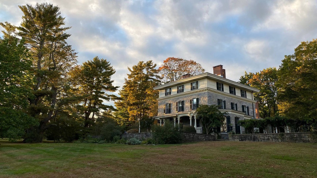 Old Lyme House | Country Retreat with Pool abutting nature preserve & 5 min drive from CT beaches