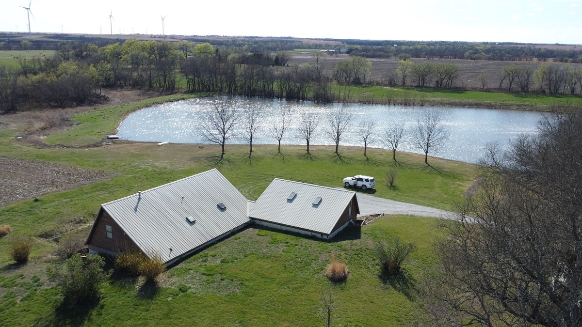 Lyon County House | Country Road Getaway