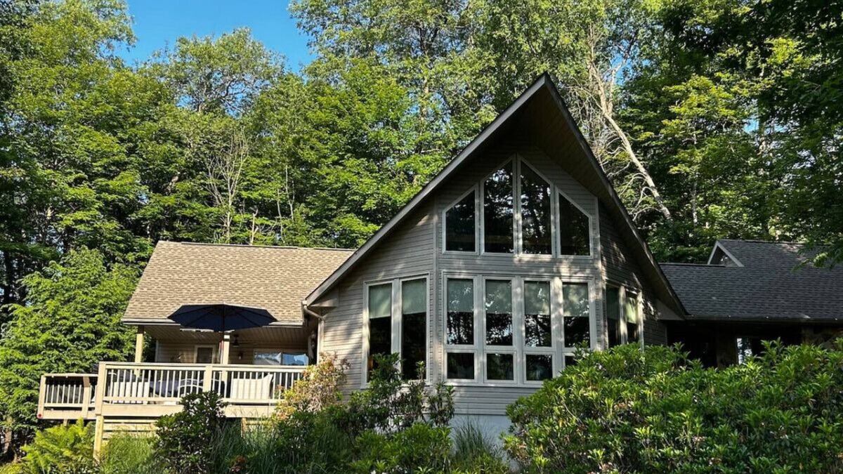 Alpine Lake House | Country Roads: Relax by the Fire Pit & Enjoy Lake Views at Alpine Lake