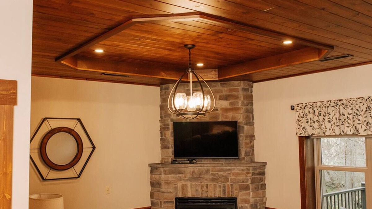 Dundee Cabin | Country Roads Suite: Luxury Suite in Amish Country, Ohio