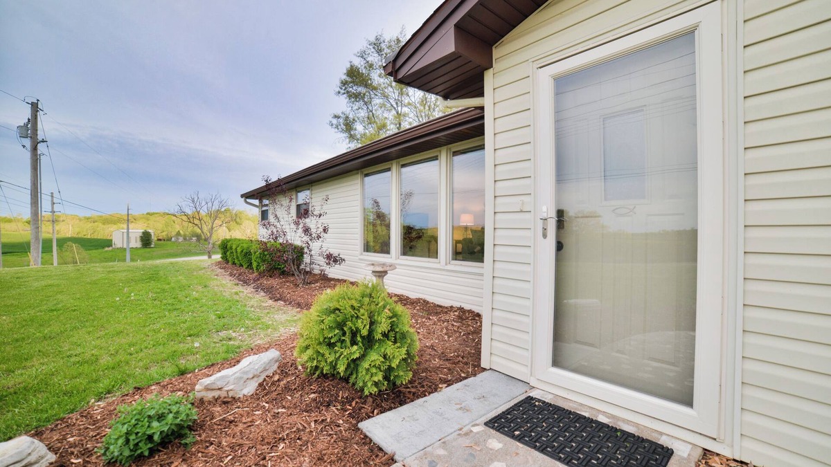 Jackson House | Country Setting & Views - Garage Parking - Fast Wifi