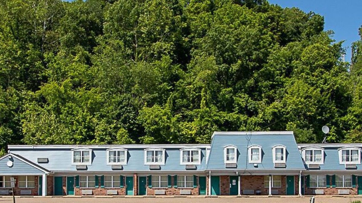 Coshocton Hotel | Country Squire Inn & Suites