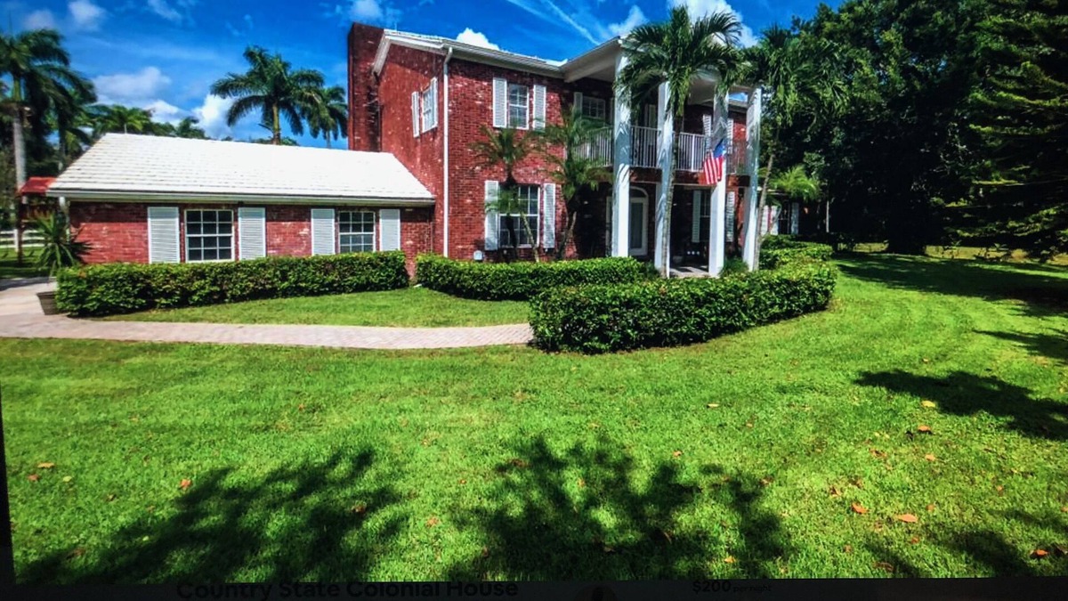 Southwest Ranches House | Country State Colonial House in Equestrian Community