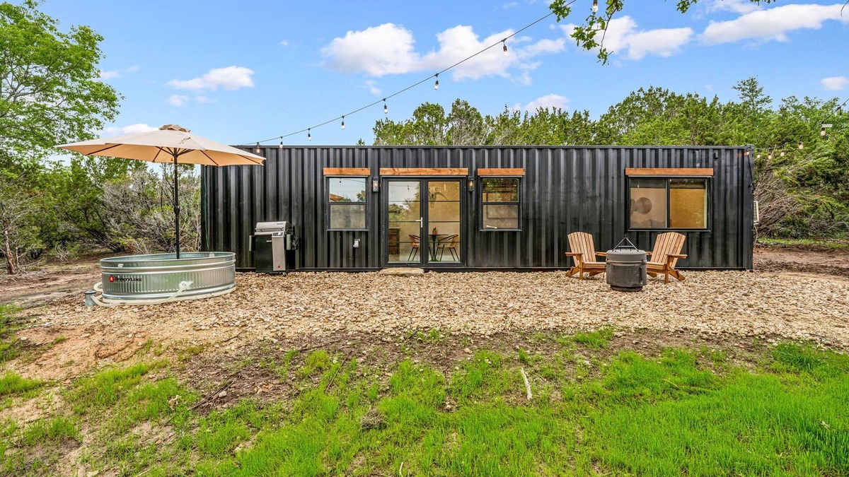 Hico Cottage | Country stay on the Creek- the perfect getaway for couples!