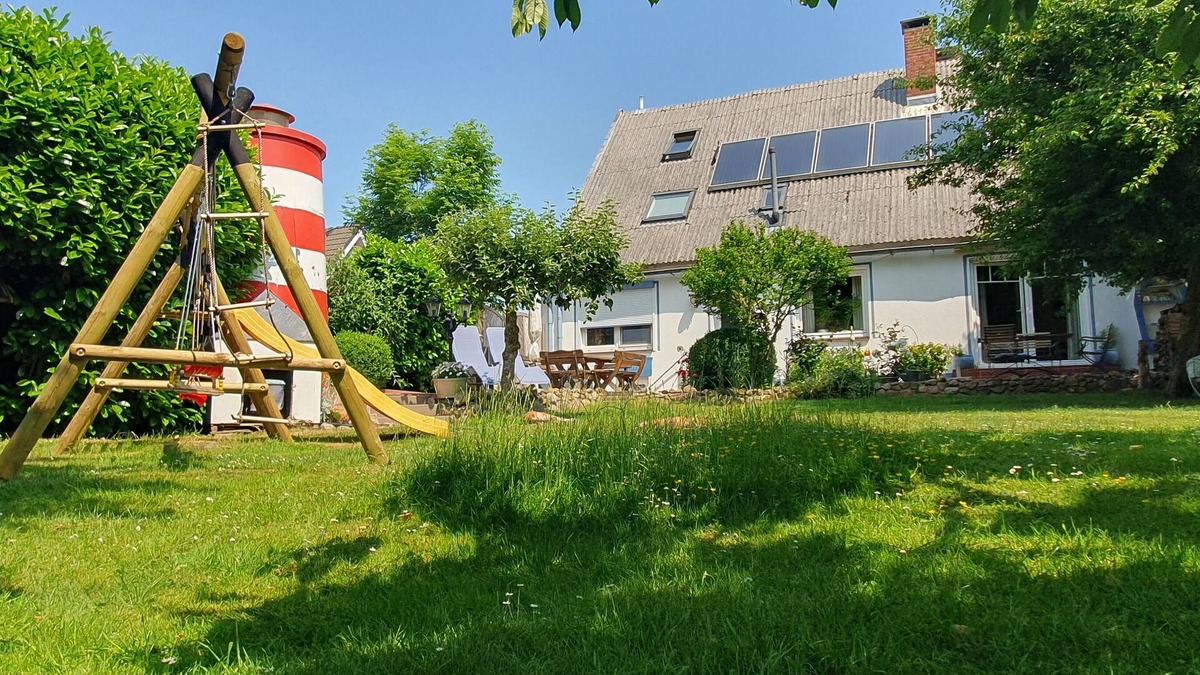 Neuenkirchen House | Country-style vacation home on the banks of the river Medem for up to 9 people.