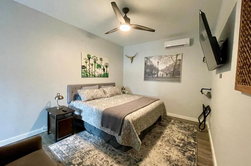 Emory Apartment | Country Suite Apartment near Lake Fork with Stocked Pond and Walking Trails