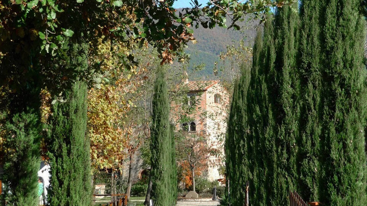 Piazzano Apartment | Country tower apartment in Cortona 1bed1bath with shared pool & gorgeous gardens