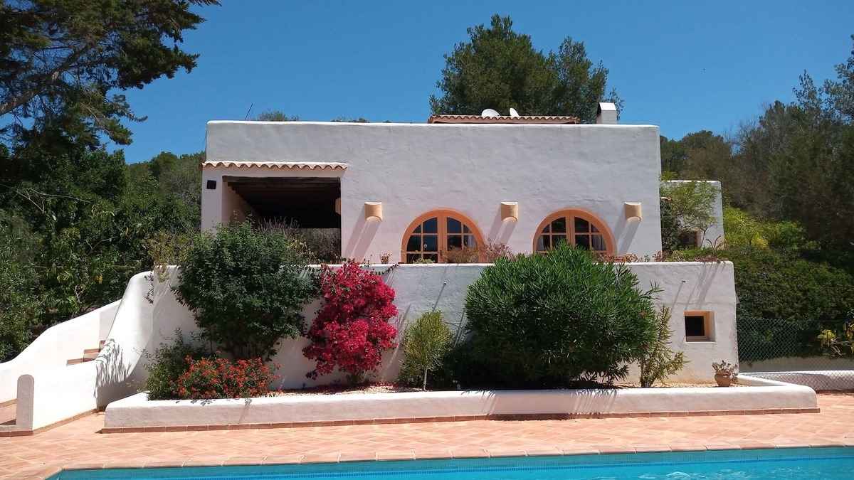 Santa Eulalia del Rio Villa | Country villa ideal for 6, private pool, fenced garden, central on the island.