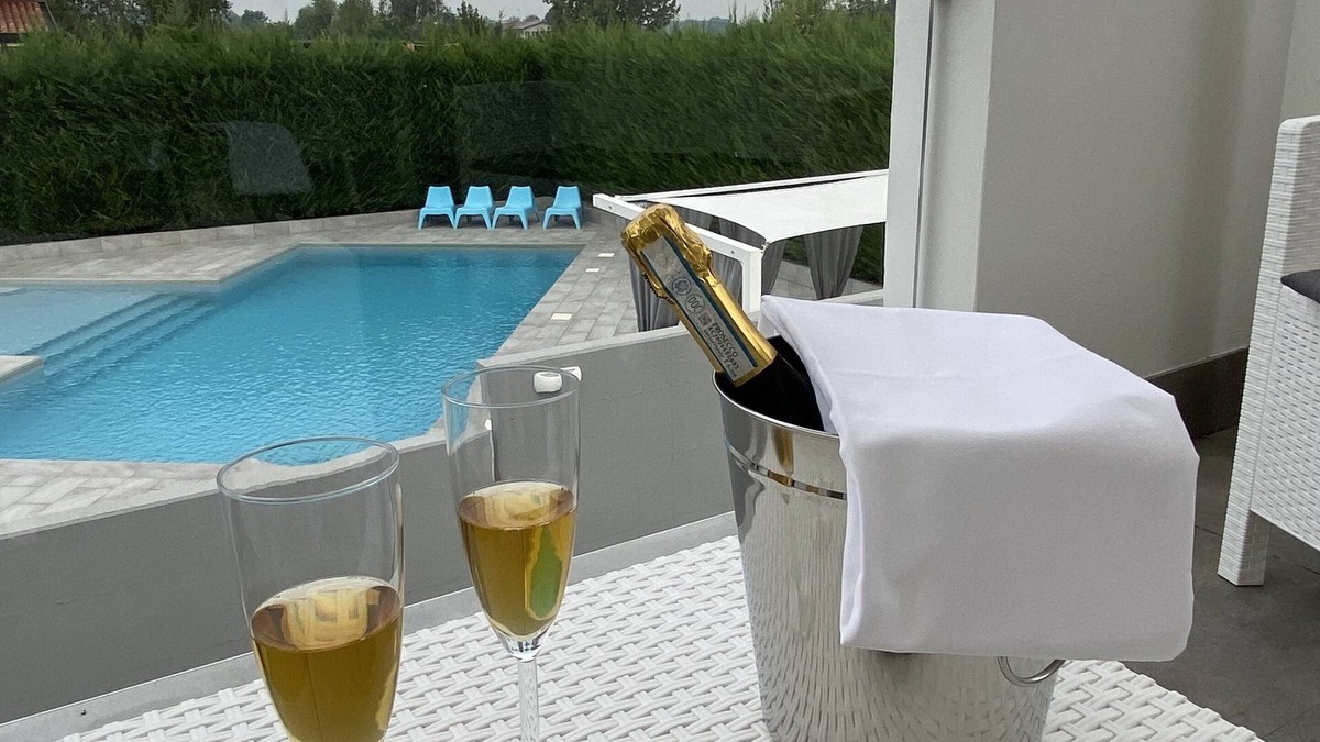 Casalserugo Apartment | Country villa app. with POOL, A/C,WIFI, PARK and 28sqm PRIVATE TERRACE.