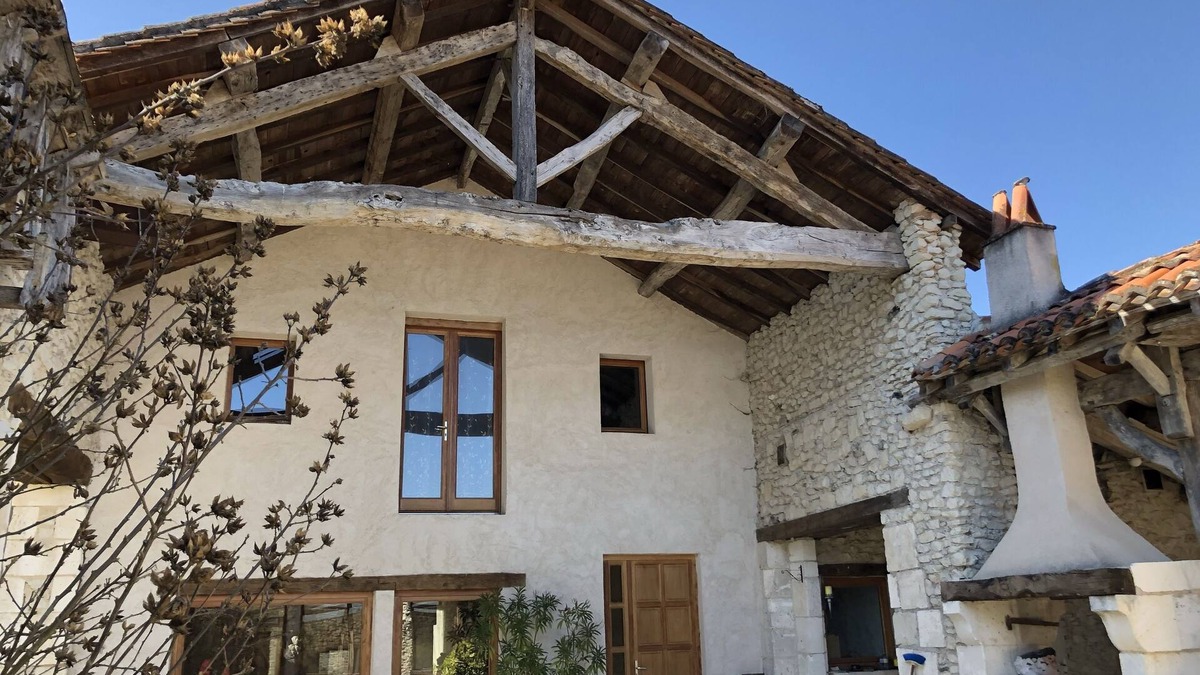 Verteillac Villa | Country Villa with large pool, games room, cinema and football pitch. Sleeps 19