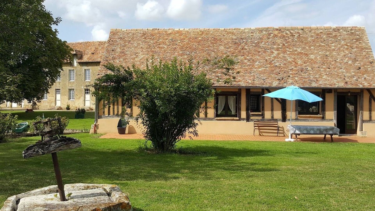 Marolles-les-Braults Cottage | Countryside Retreat with Pond, Games Room, and Nearby Attractions