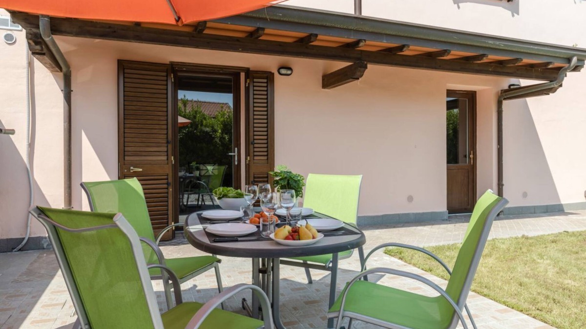 Cascina Apartment | Countryside Apt with Swimming Pool and Parking