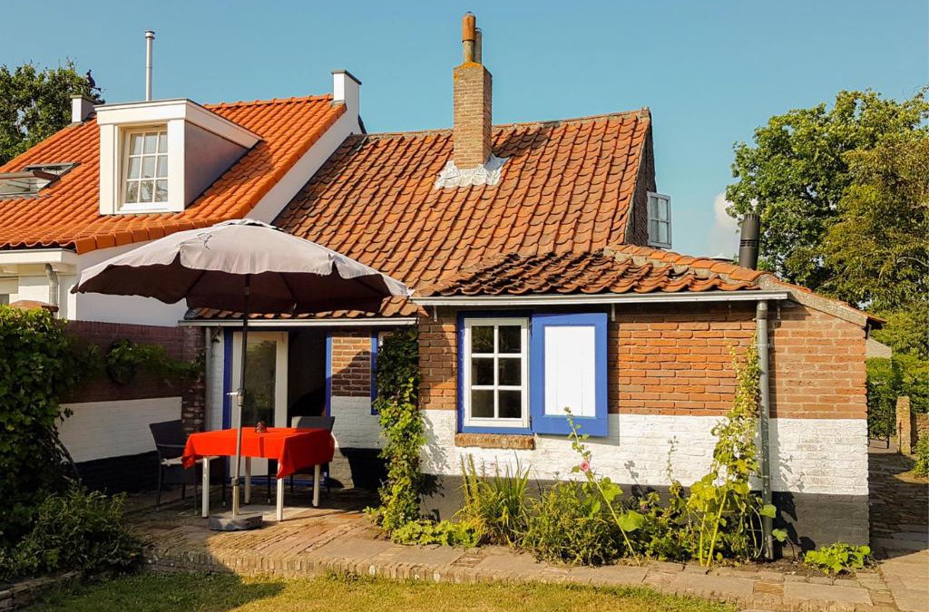 Westenschouwen House | Countryside Bliss: Historic Cottage by the Sea