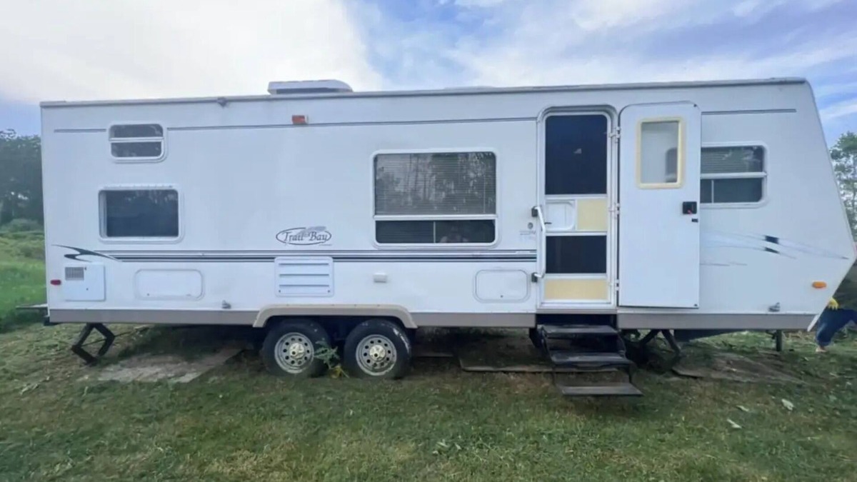 Allenton House | Countryside Camper between Capac & Imlay City!