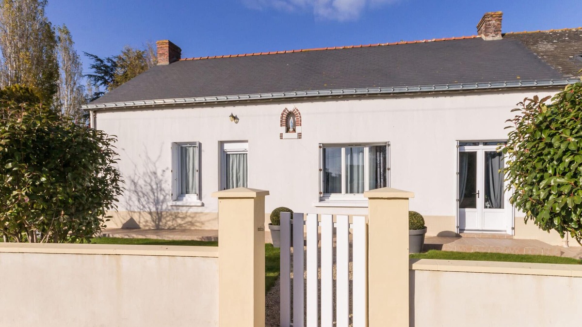 Grand-Auverne Cottage | Countryside Cottage with Private Terrace and Garden, Near Châteaubriant