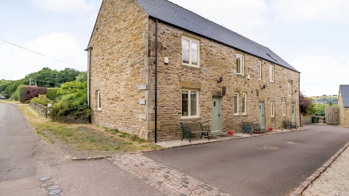 Dronfield Cottage | Countryside cottage on the edge of the Peak District