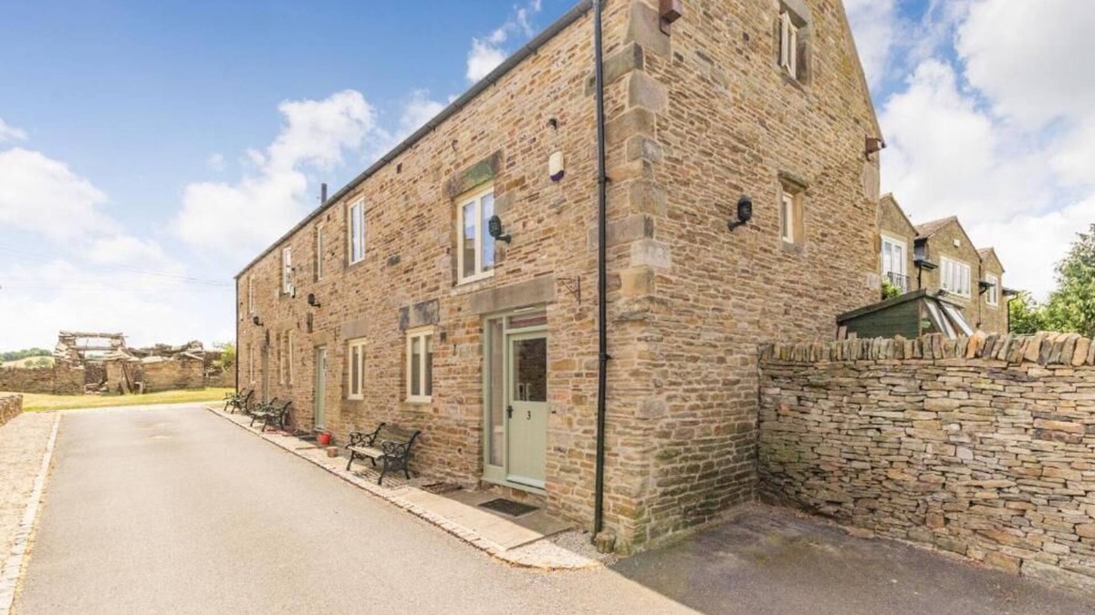 Dronfield Cottage | Countryside cottage on the edge of the Peak District