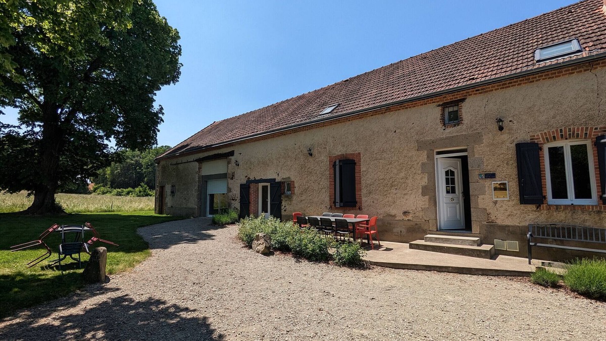 Pouligny-Notre-Dame Cottage | Countryside Retreat with Private Garden - Perfect for Family Relaxation!